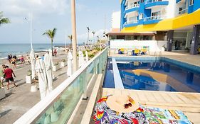 Pé na Areia - Flat com Piscina, Ar e Garagem na Barra